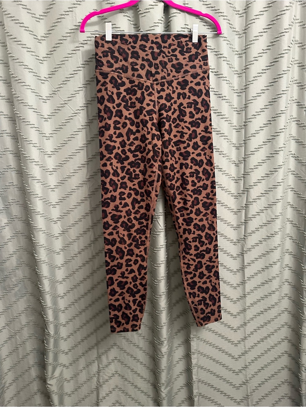 Abercrombie & fitch leggings size M
Fun animal print
Cross waist
Aerie, alo y
